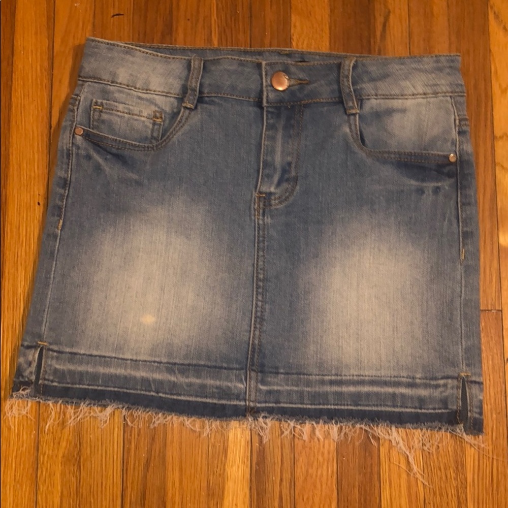 Short jean skirt